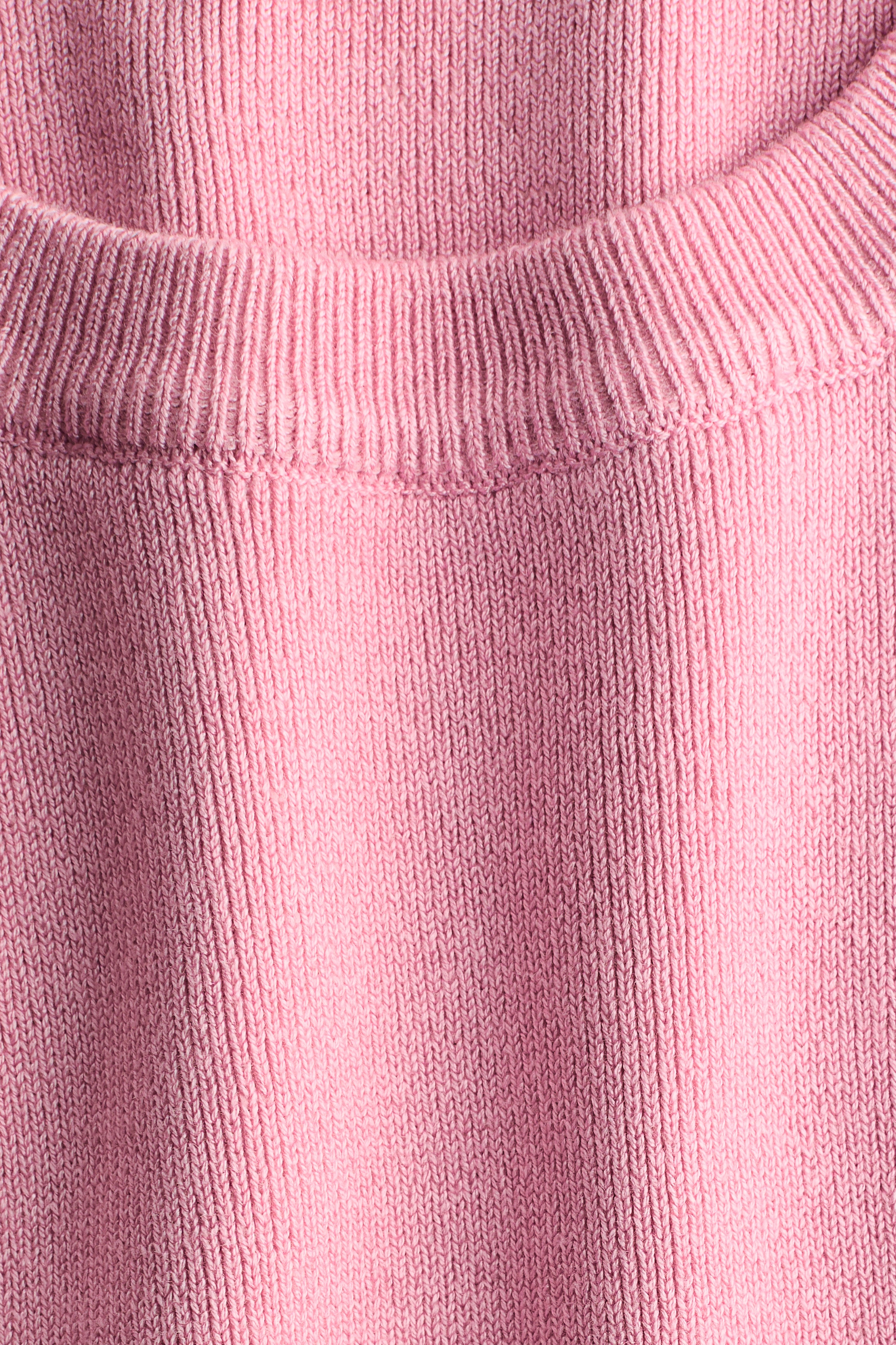Fine-knit sweater vest