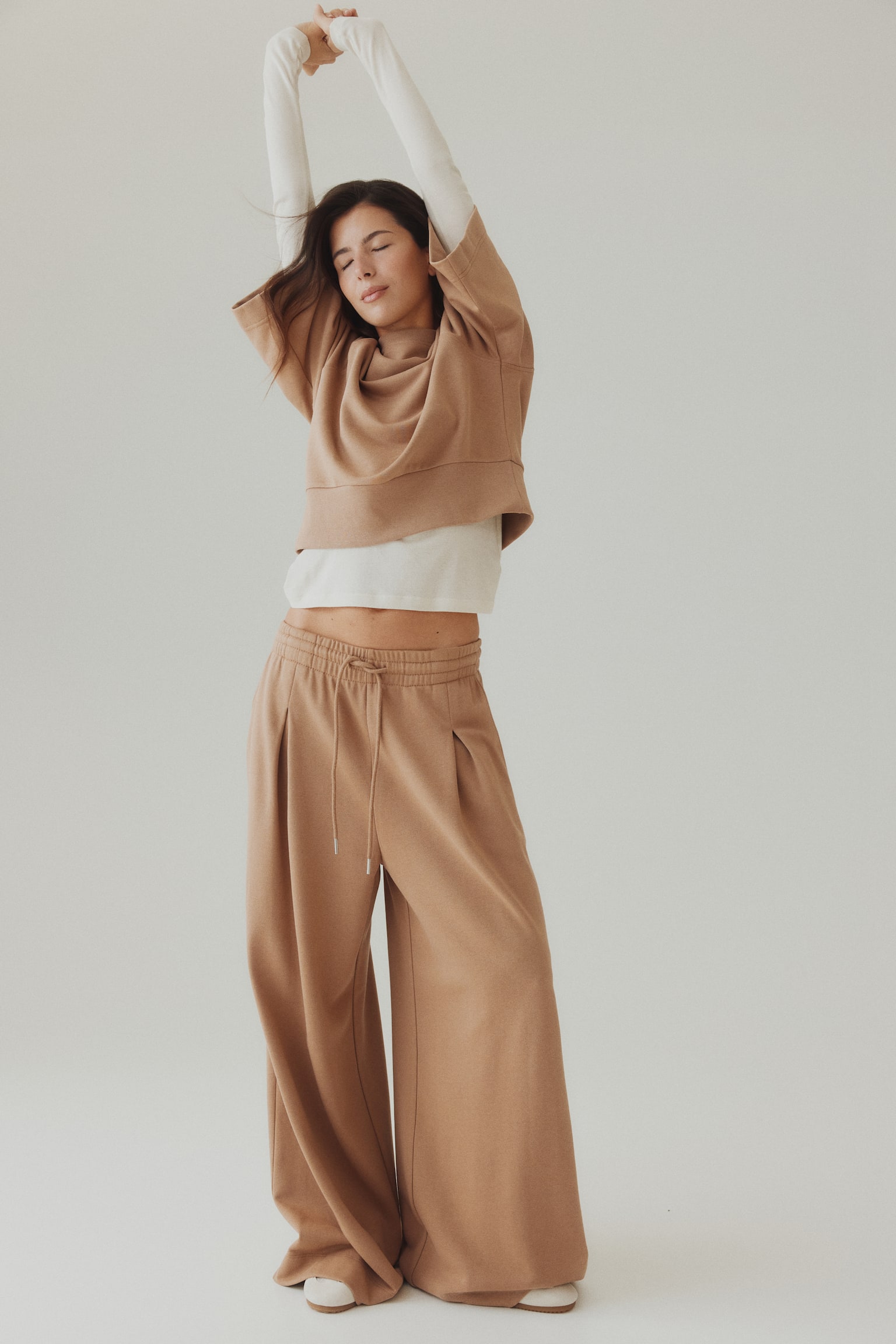Pleat-detail drawstring trousers - Dark beige/Burgundy/Light beige - 1