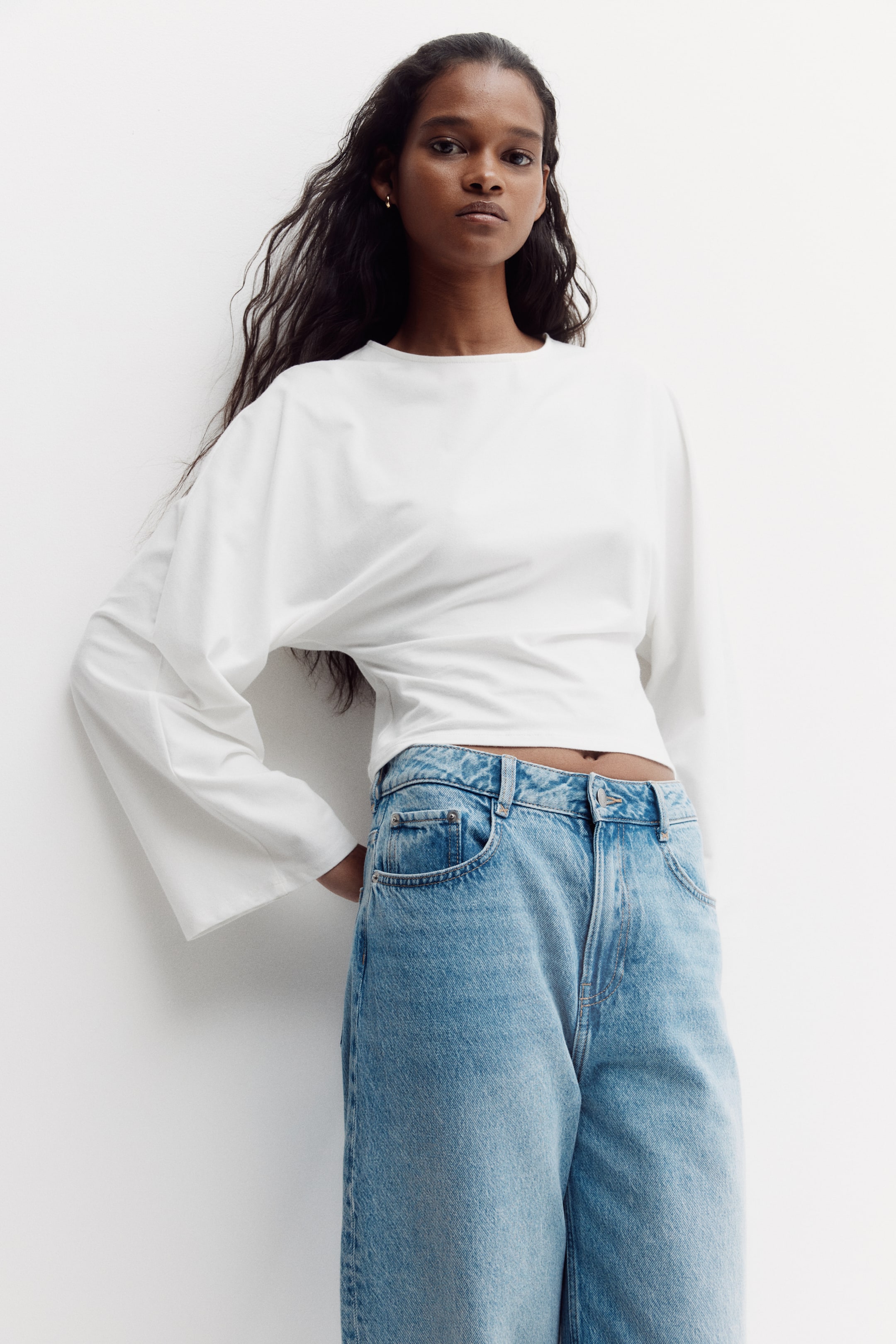 Zobacz większy obraz: Dżersejowy top z nietoperzowym rękawem - Biały - ONA | H&M PL 1