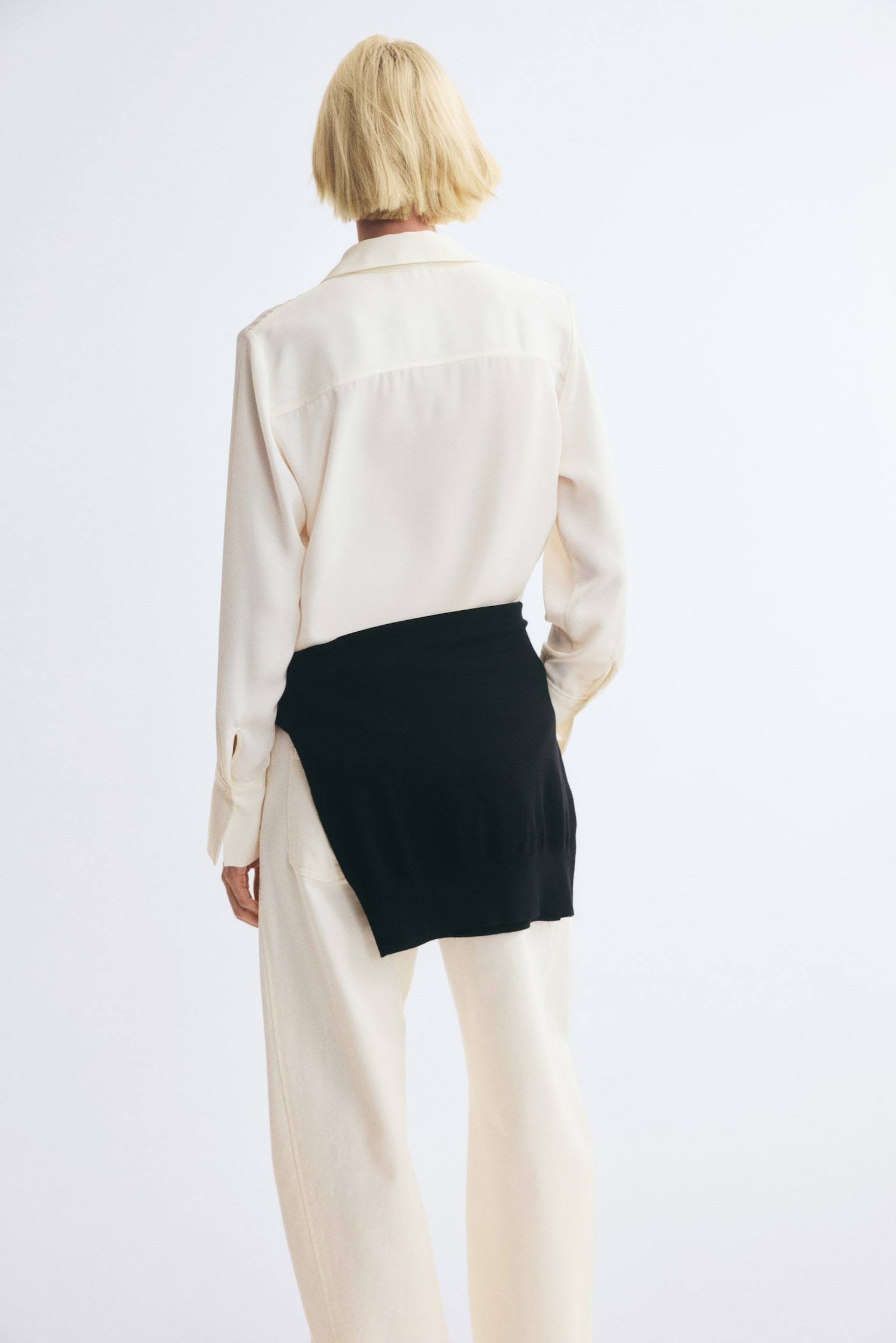 Женская рубашка H&M Long-Sleeved Satin, цвет: Кремовый — фото 4