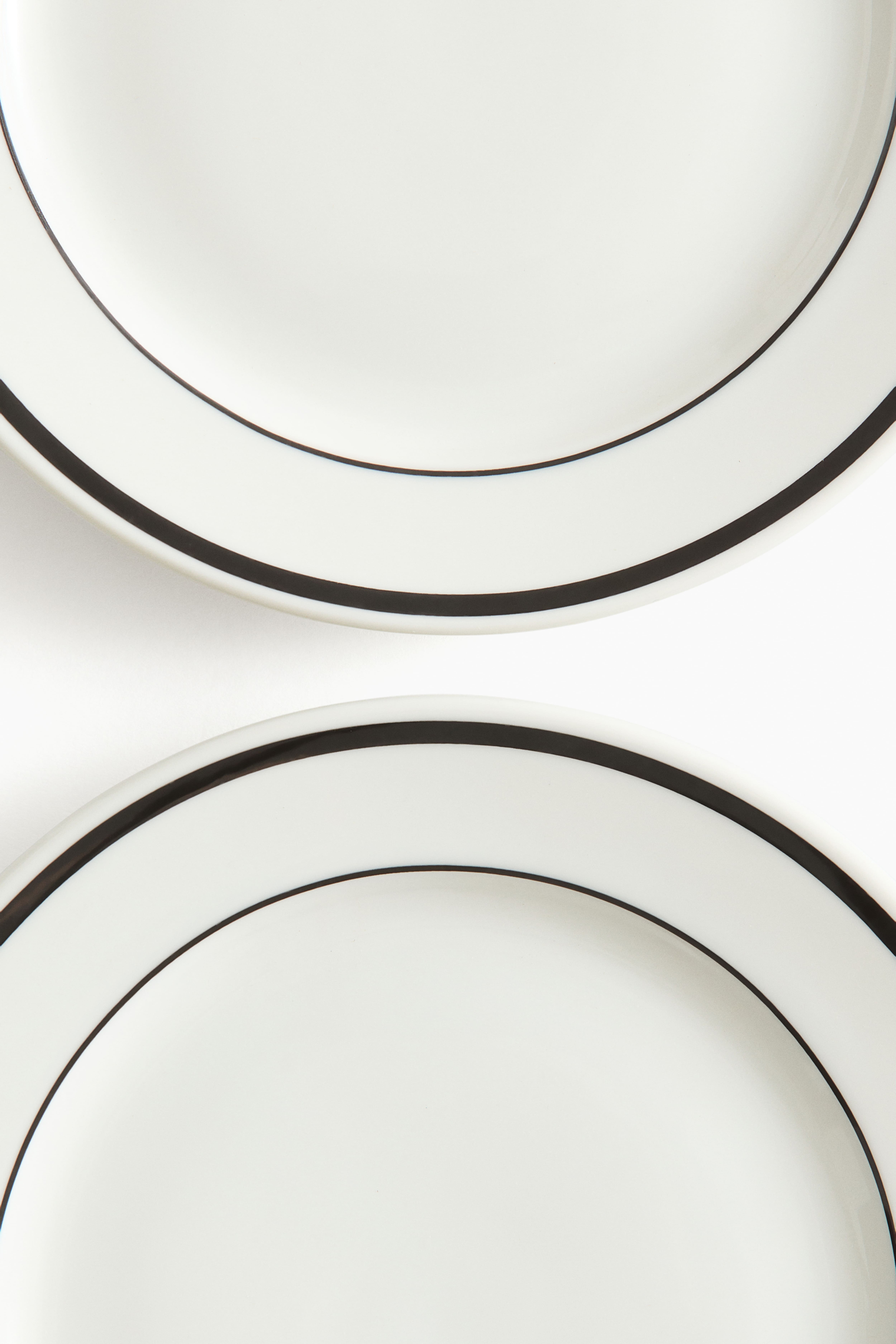 2-Pack Porcelain Medium-Sized Plates