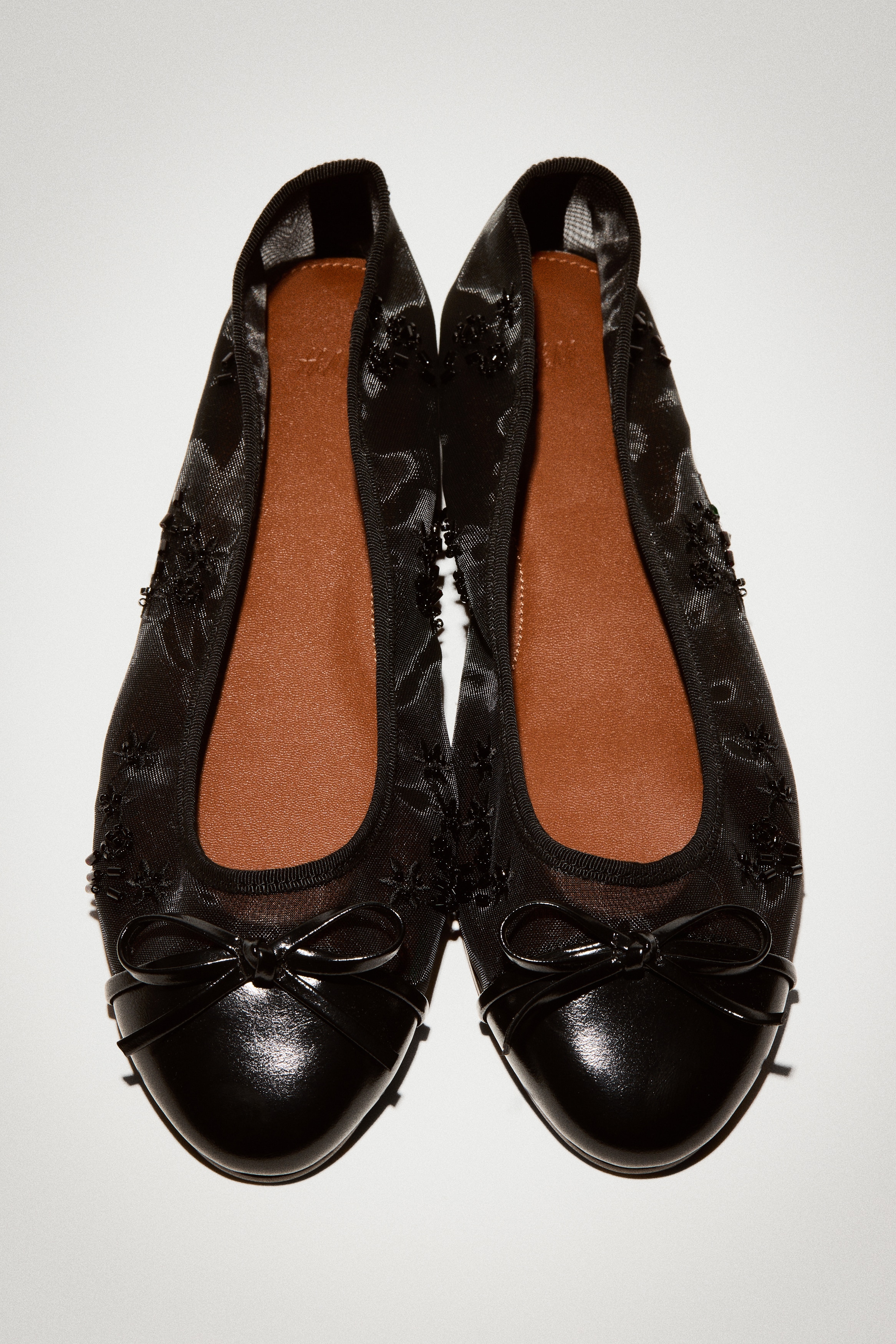 Ballerina's met kralendecoratiesModel