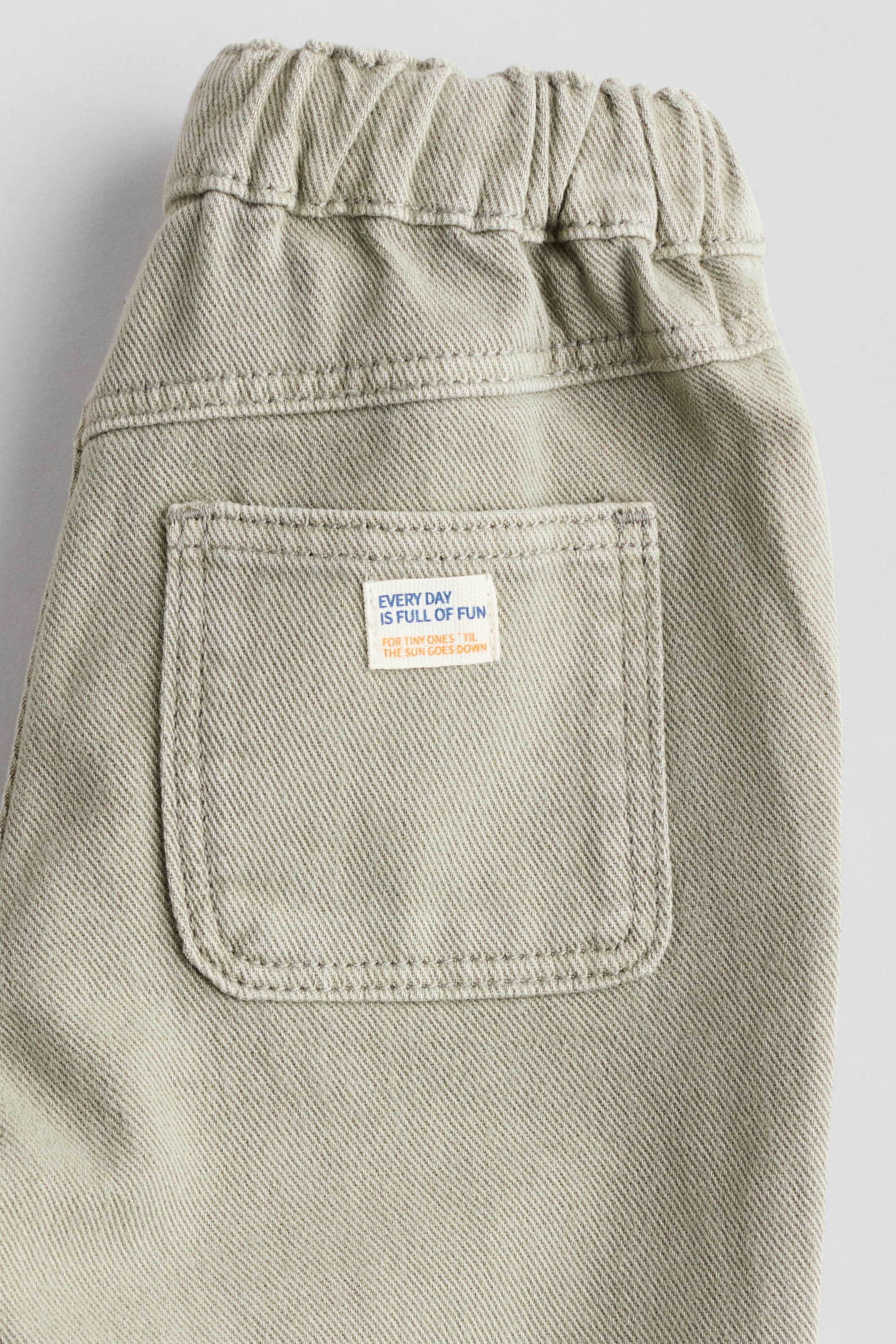 Ver imagem maior: Joggers em sarja de algodão - Verde caqui claro - CRIANÇA | H&M PT 7