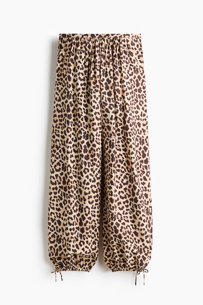 Hose mit Barrel Leg - Beige/Leopardenprint - 1