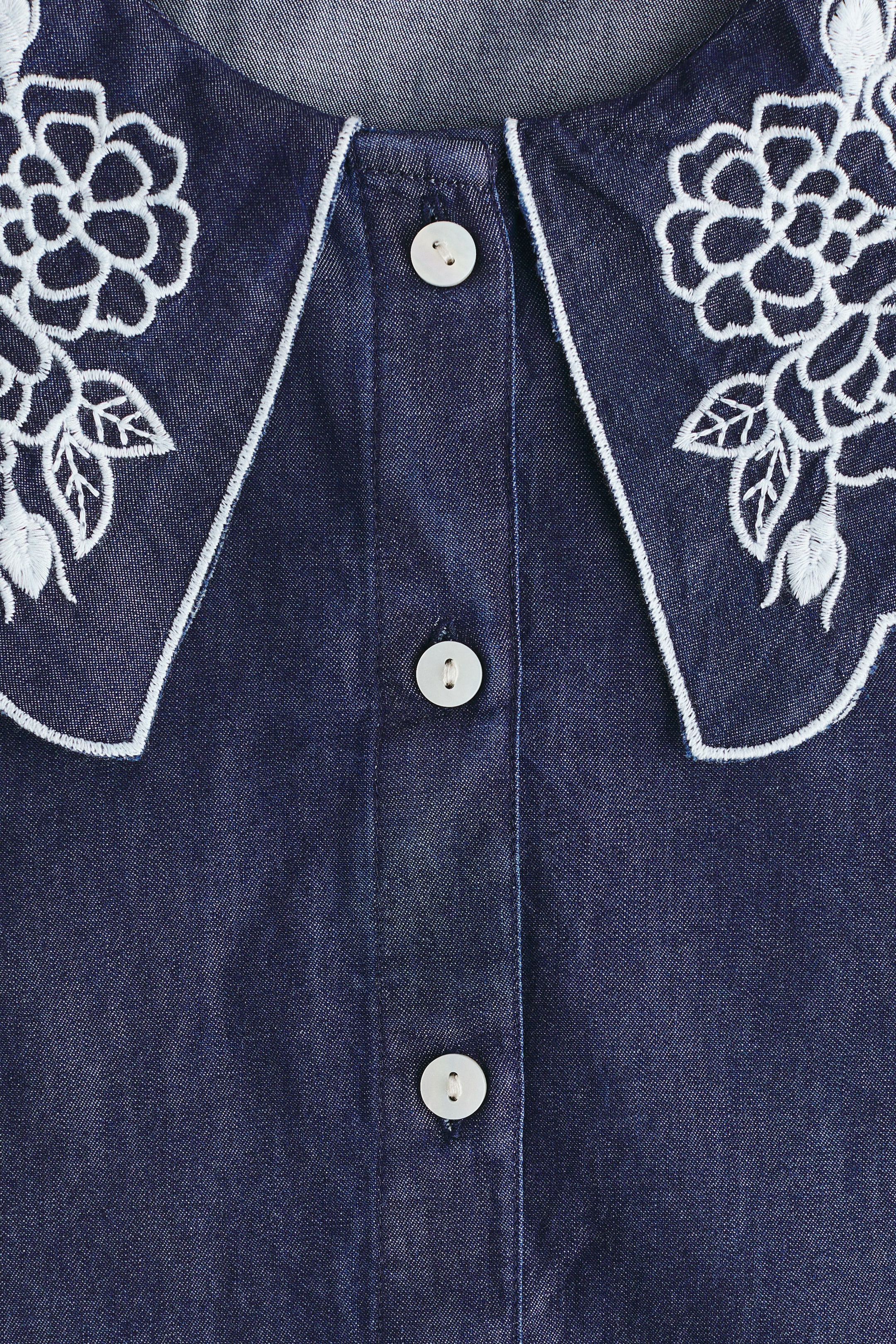 Женские блузки H&M Embroidered-Collar Denim Blouse — фото 4