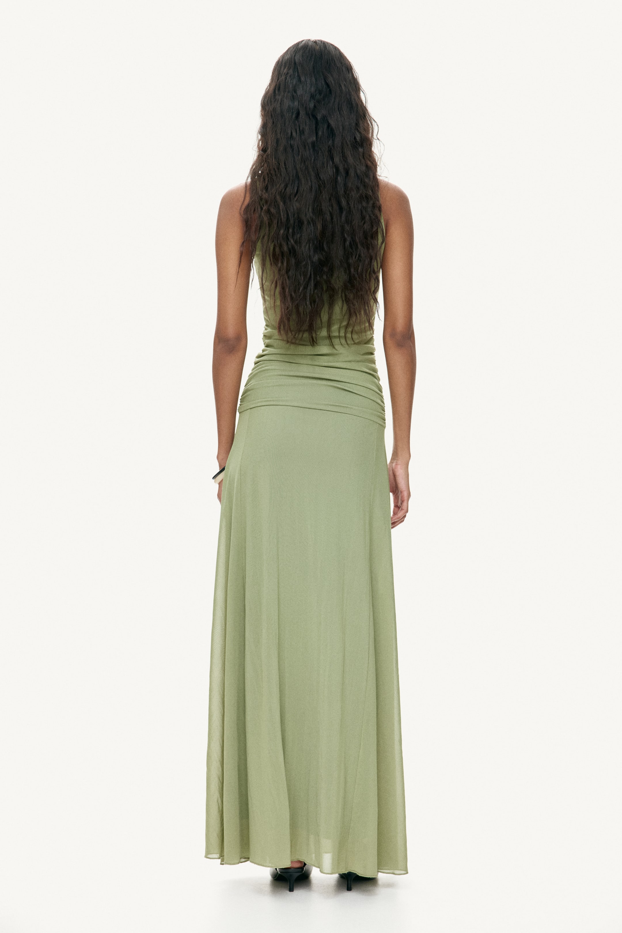 Robe froncée en filet