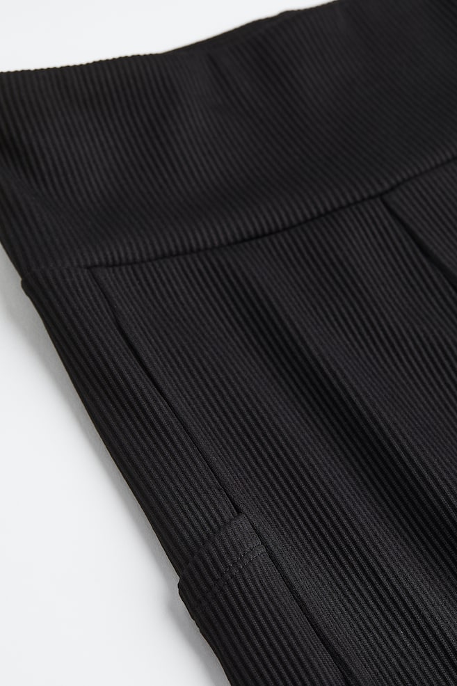 Pocket-detail leggings - Black/Red - 3