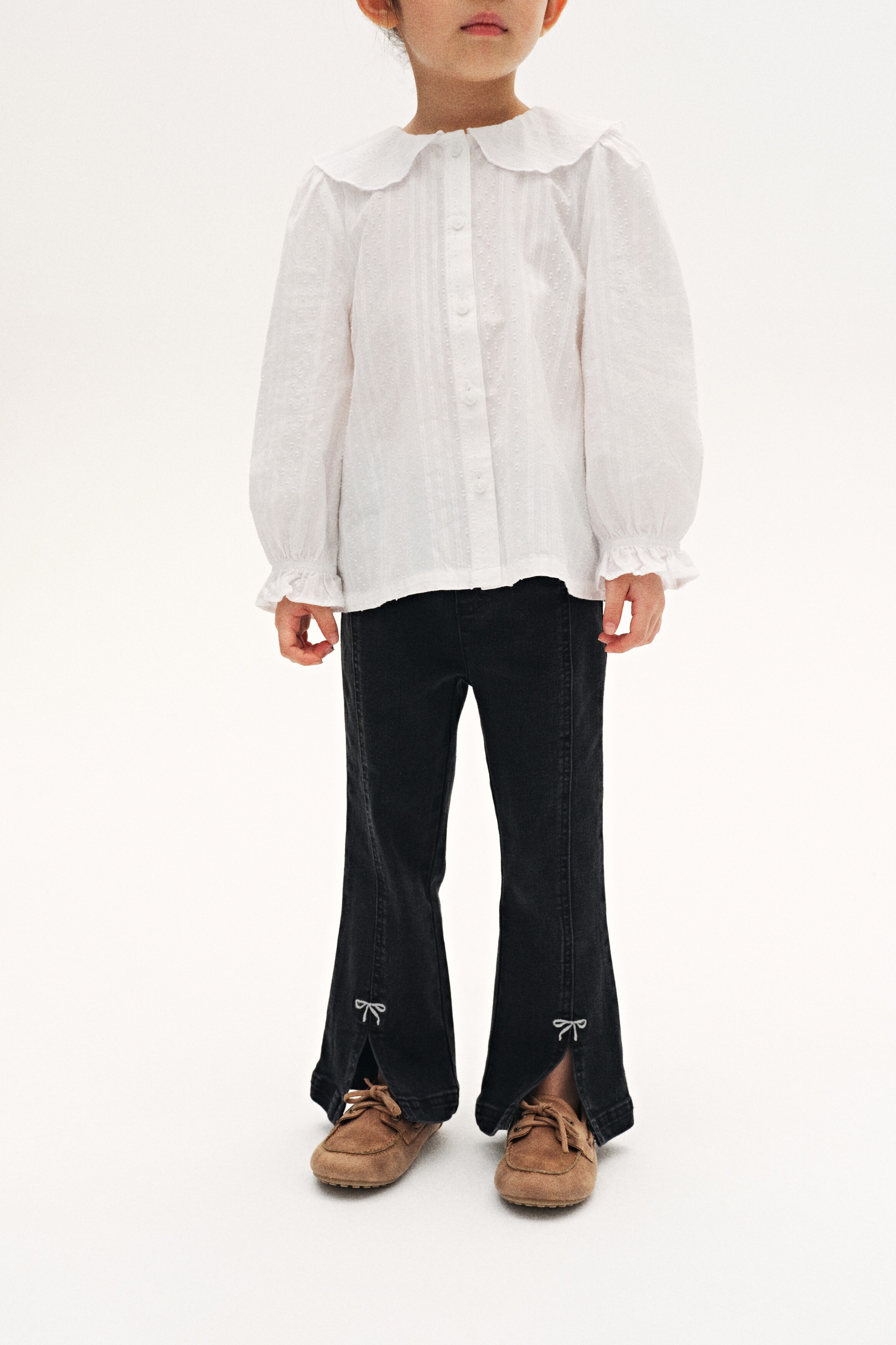 刺繍ディテール フレアジェギンズ - デニムブラック／リボン - Kids