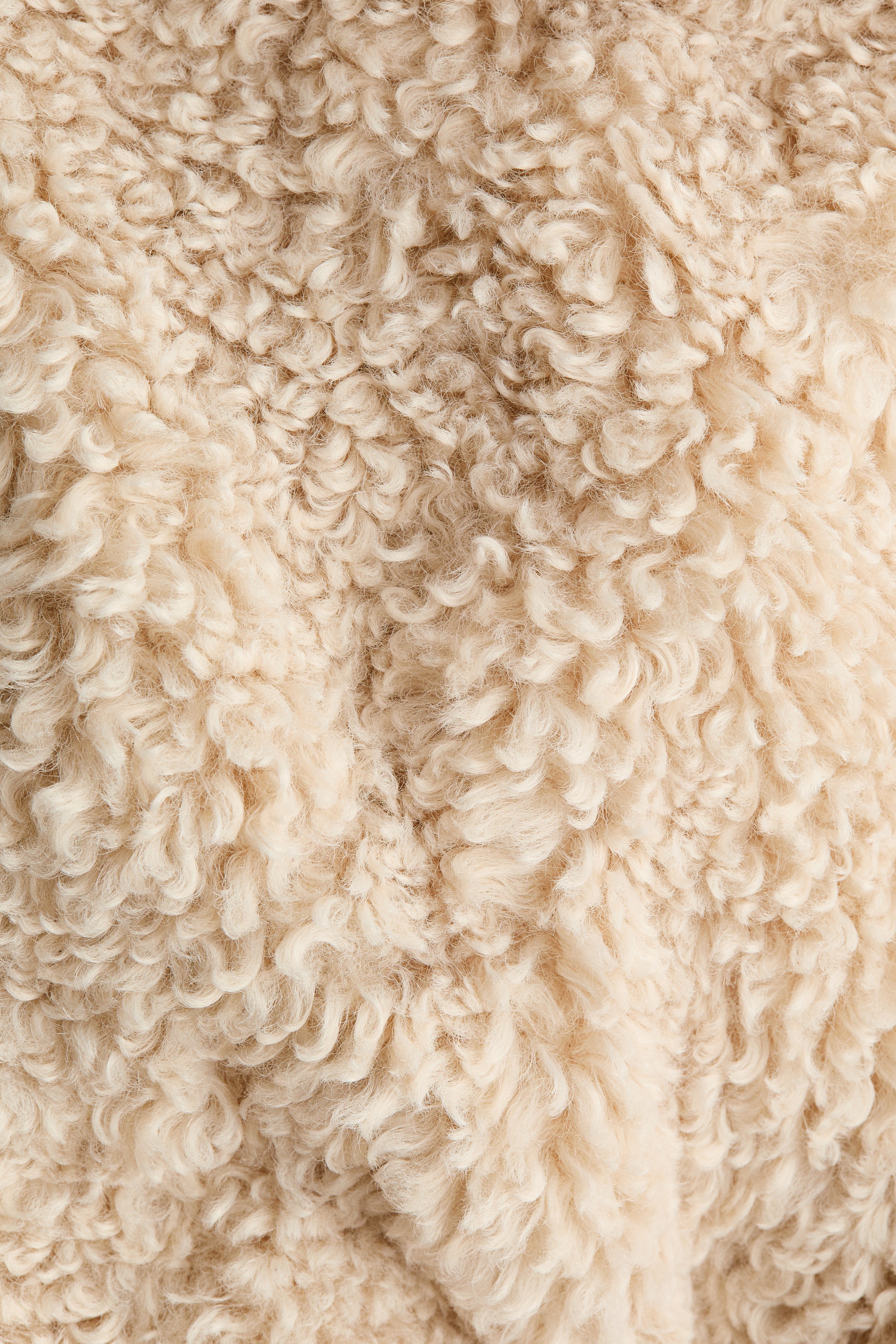 Ampliar la imagen: Abrigo con cinturón en tejido peluche - Beige - Ladies | H&M MX 7