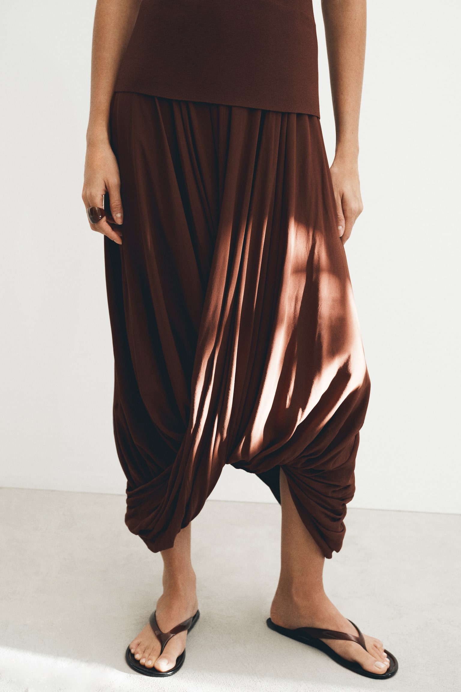 Женское платье H&M Dual-Fabric Bubble-Hem, цвет: Ржавый коричневый — фото 4