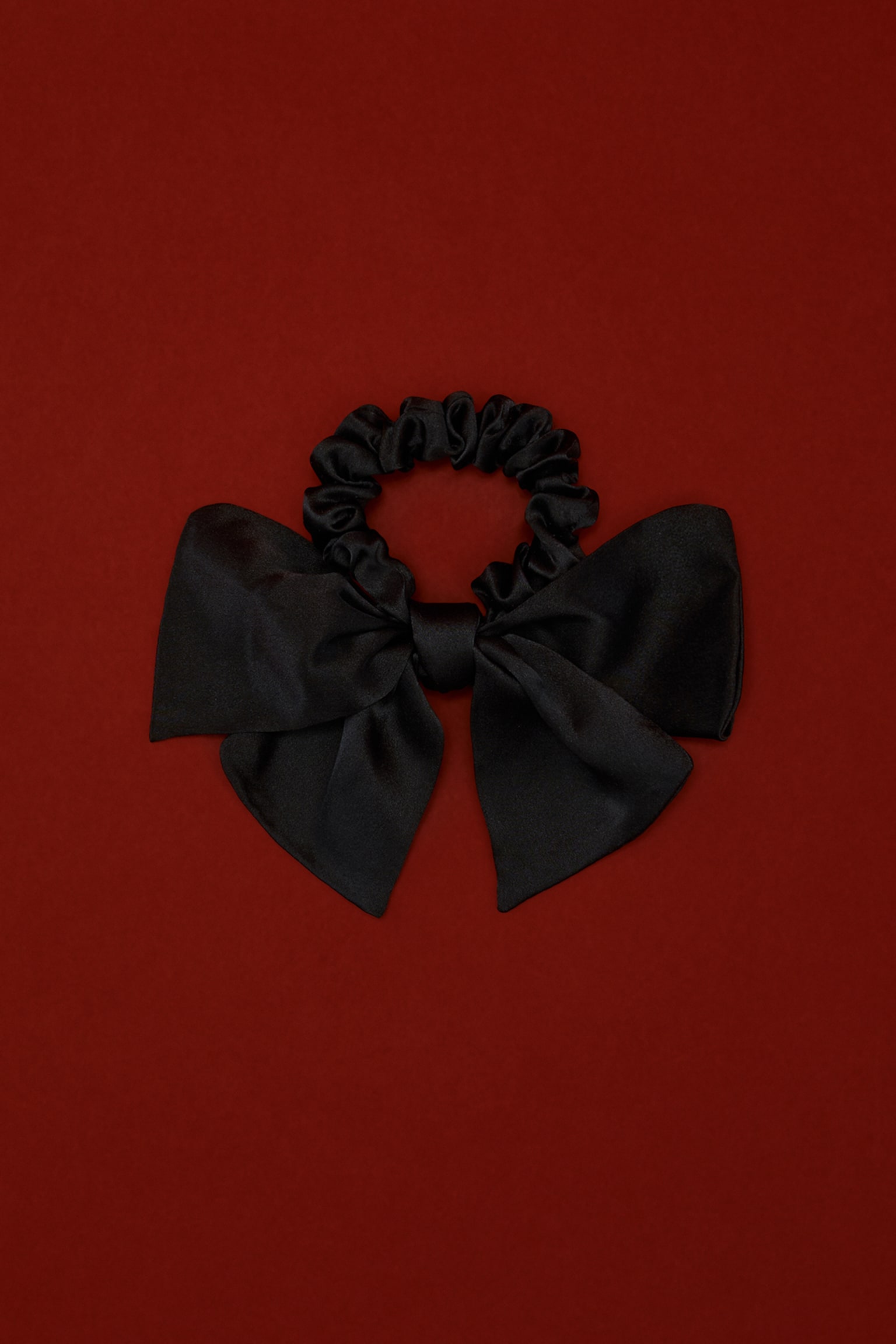 Scrunchie med sidenrosett - Svart/Mörk cerise