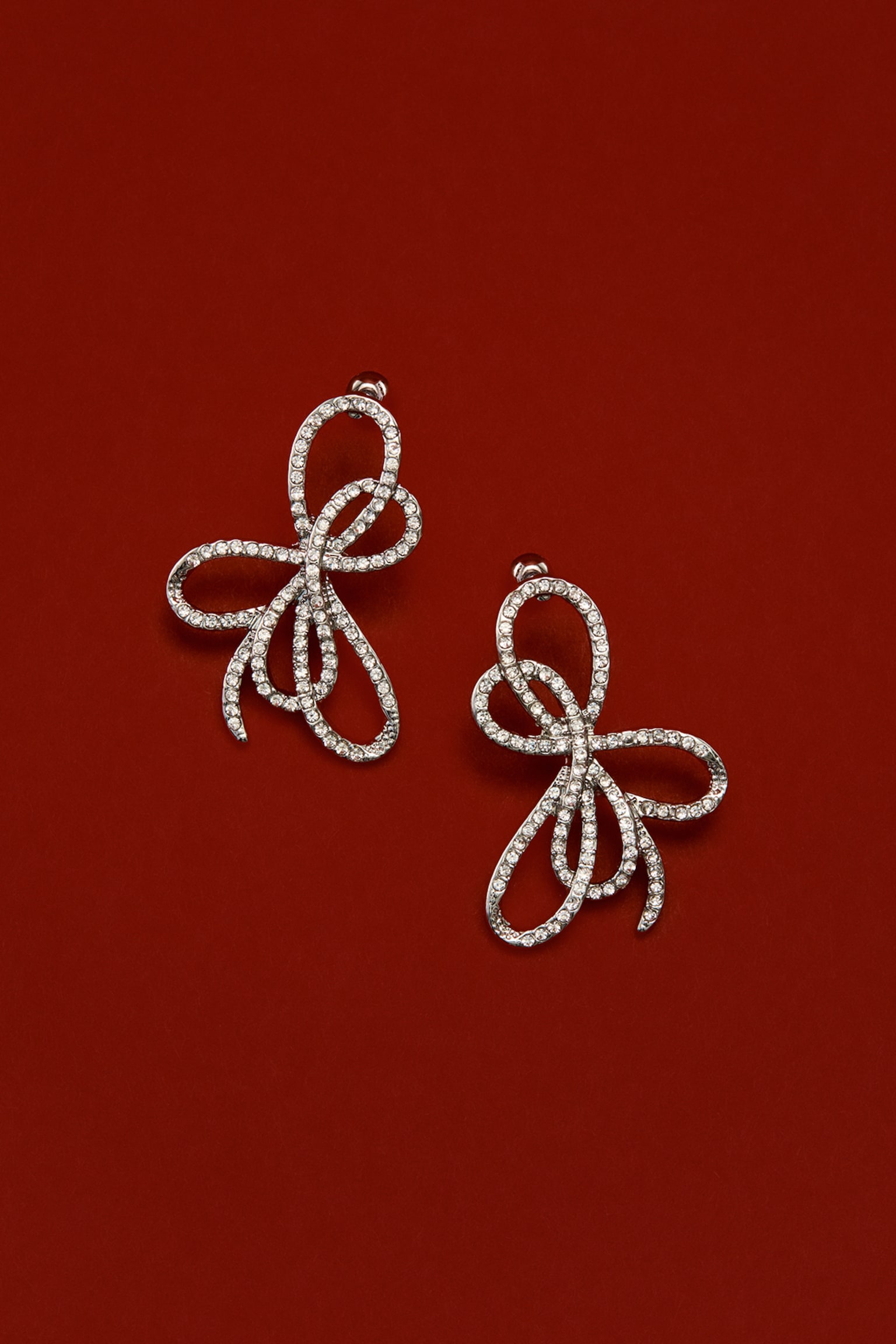 Bow-shaped stud earrings - Silver-coloured